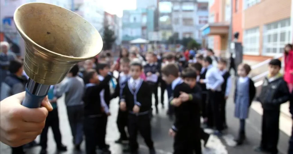 15 tatil ne zaman bitiyor? Okullar ne zaman açılacak? (2025-2026 MEB sömestr tatili takvimi) | NTV Haber