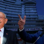 SON DAKİKA… CHP’de grup toplantısı gerilimi! Kemal Kılıçdaroğlu ve Özgür Özel taraftarları birbirine girdi: “Hain Kemal” ve “FETÖ’cü Özgür” sloganları atıldı